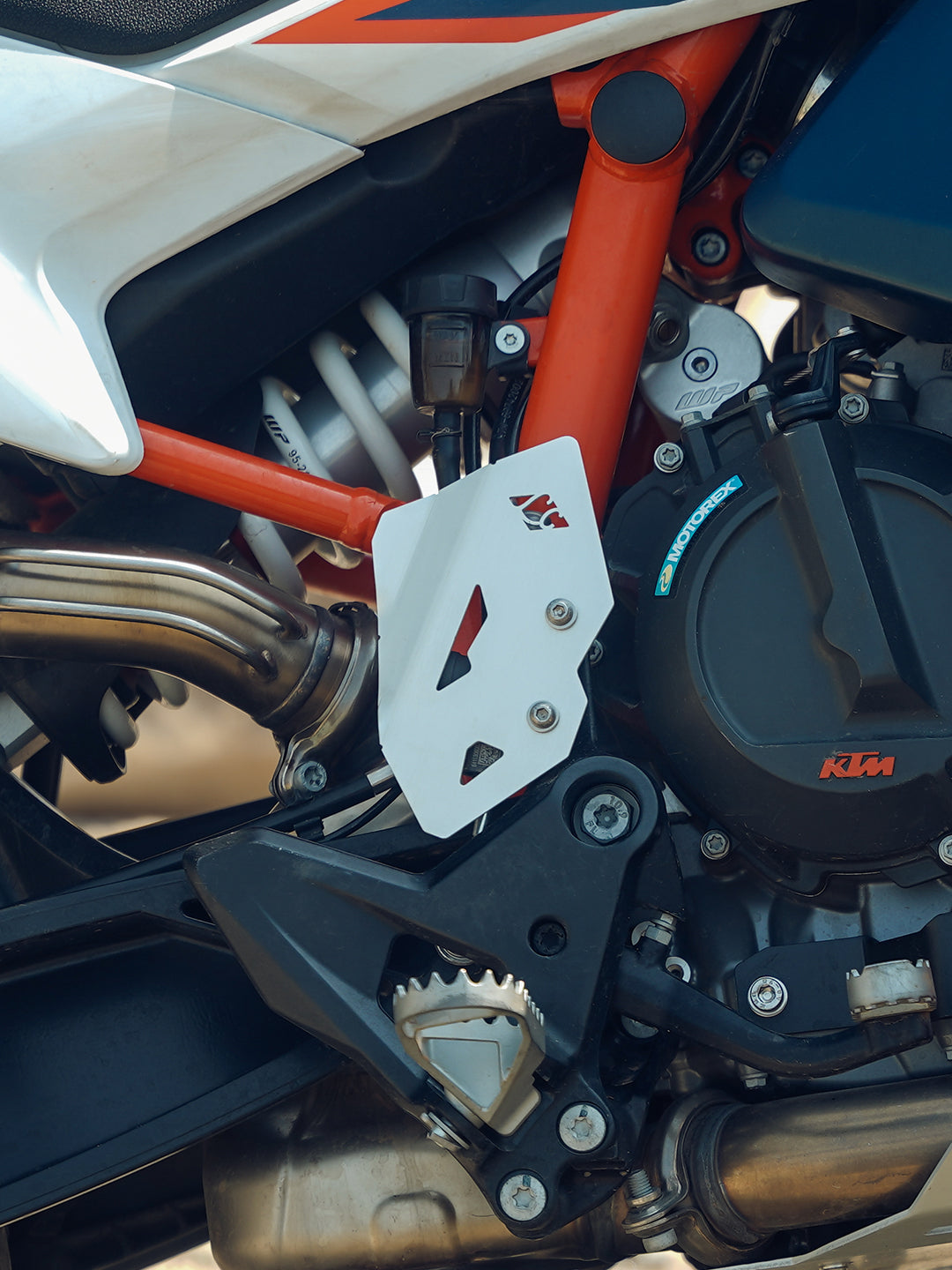 KTM ADV 890 Titan Master Cylinder Guard Silver