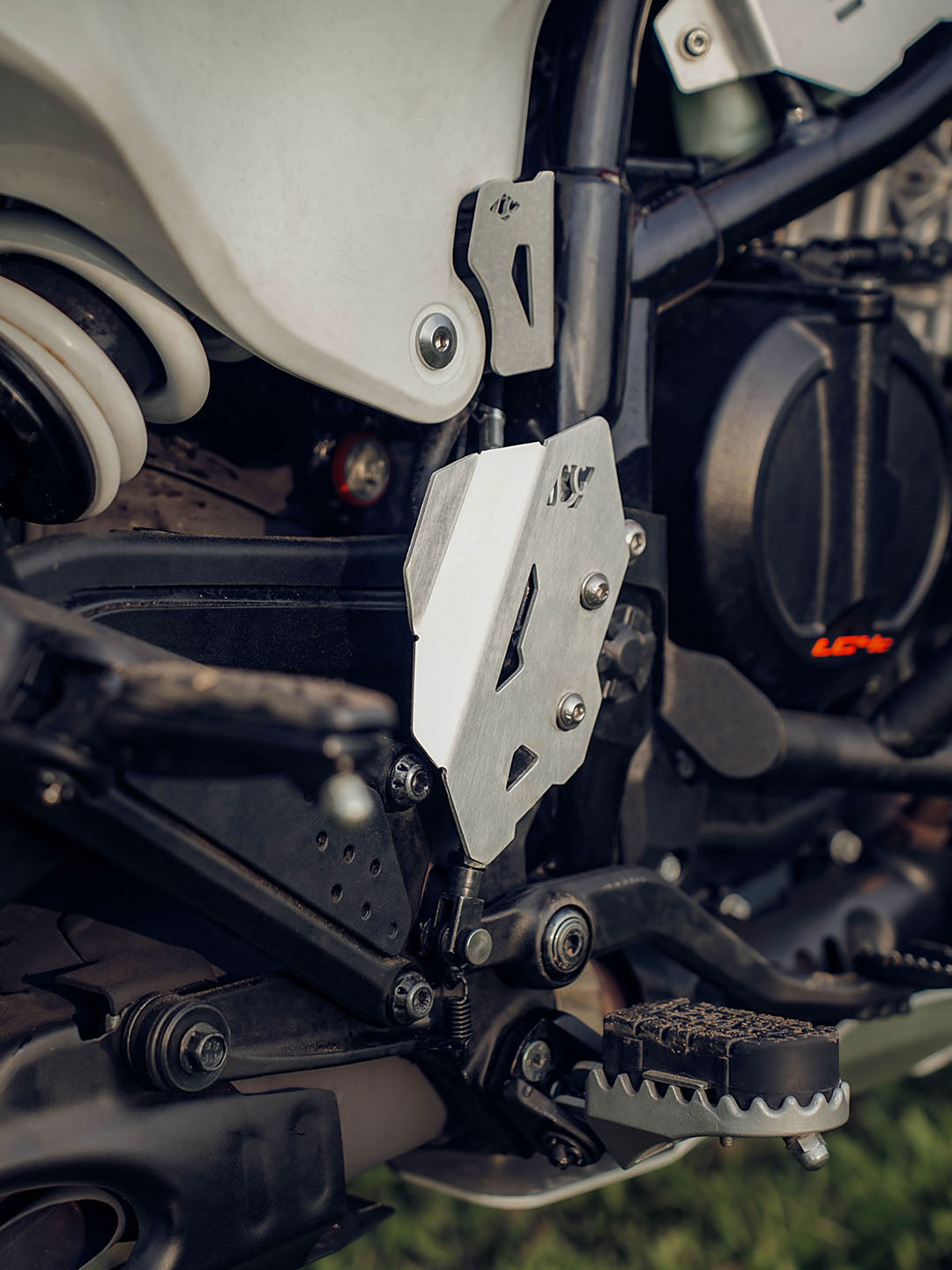 KTM Adventure 390 (2025 model)/ 250 ADV/390 ADV R/390 ADV X+/390 ADV S 2025 TITAN MASTERCYLINDER GUARD SILVER