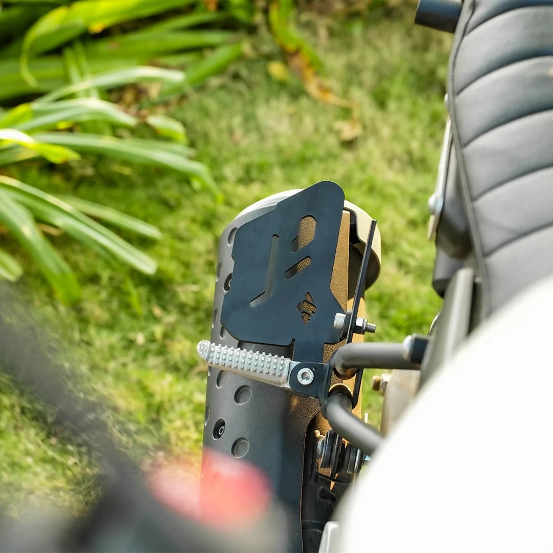 YAMAHA XSR 155 BOLSTER FOOT REST BLACK