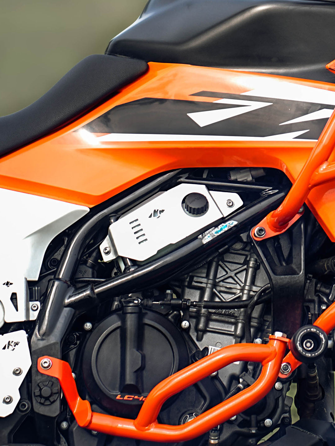 KTM Adventure 390(2025 model)/ 250 ADV/390 ADV R/390 ADV X+/390 ADV S 2025 CUSTOS COOLANT CAP SILVER