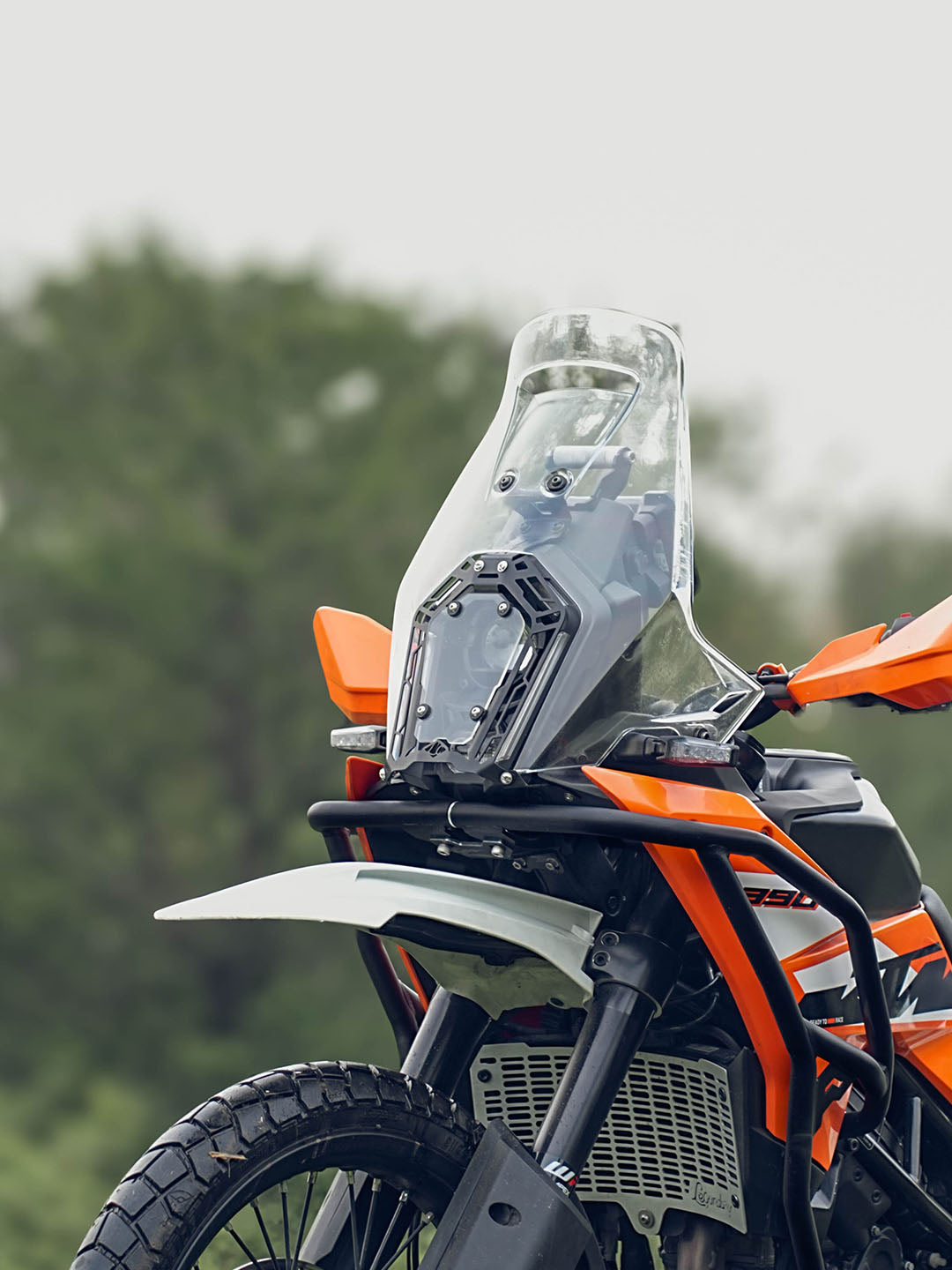 KTM Adventure 390 (2025 model)/ 250 ADV/390 ADV R/390 ADV X+/390 ADV S 2025 OCULUS SHIELD-ACRYLIC WHITE