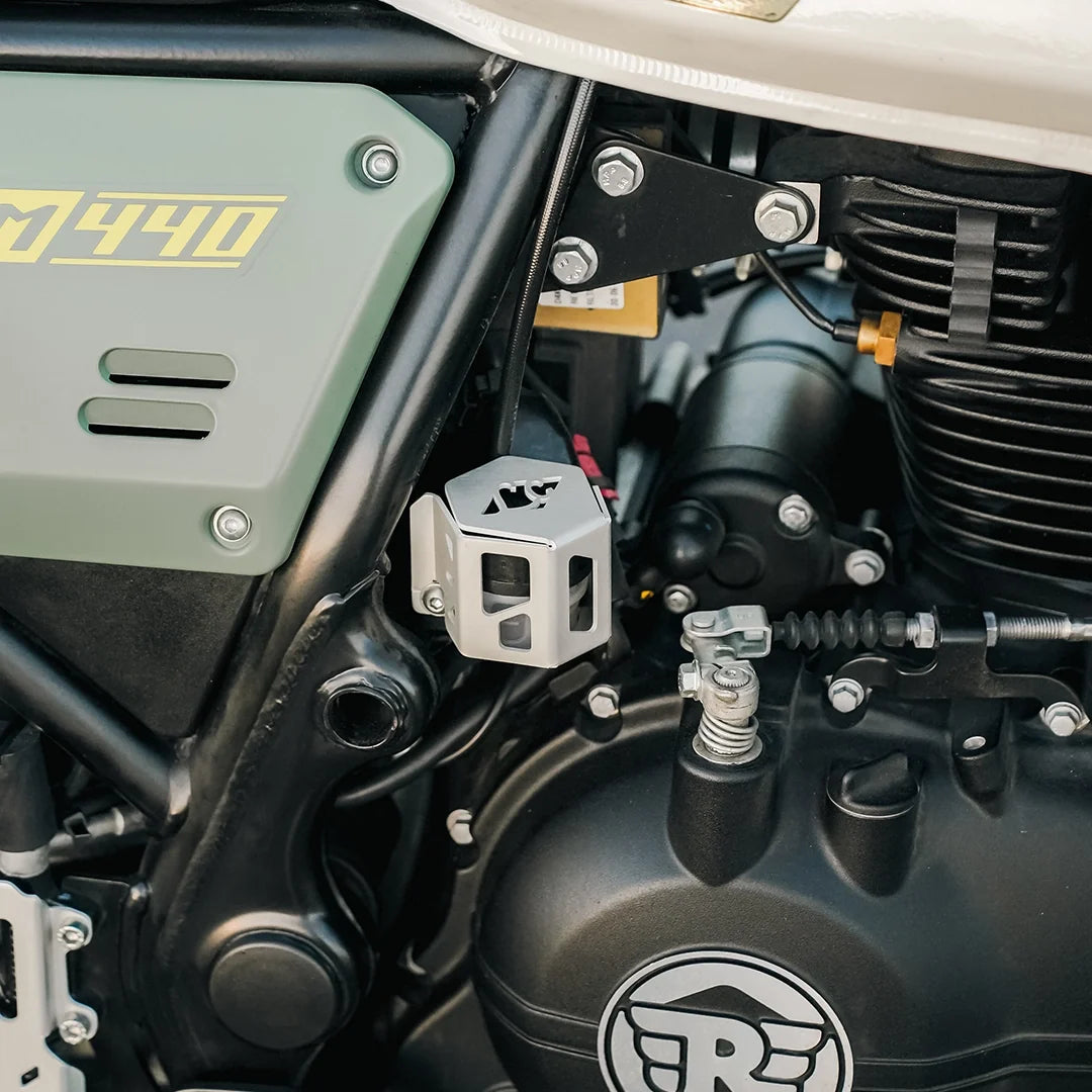SCRAM 440 CASQUE REAR OIL CAP SILVER