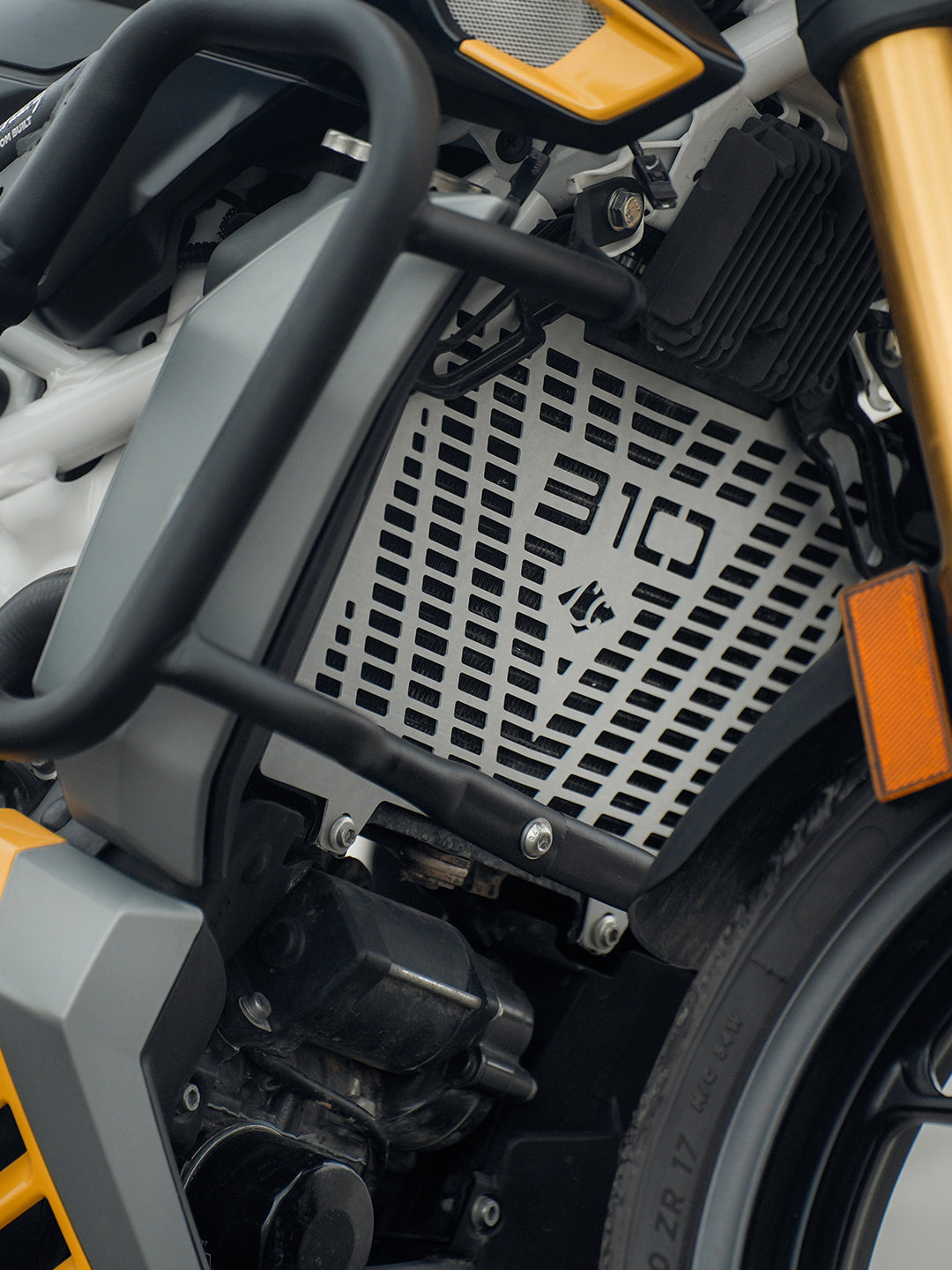 Apache RTR310 Vector Radiator Grill