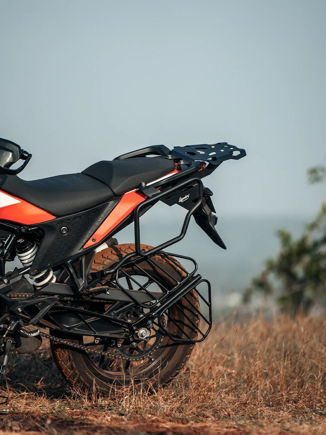 ADV390 Casus Saddle Stay