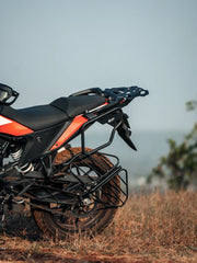ADV390 Casus Saddle Stay